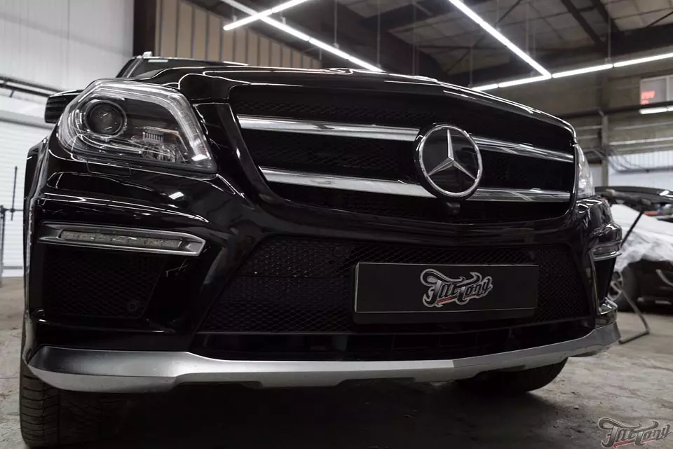 Mercedes GL63 AMG. Полный антихром кузова.